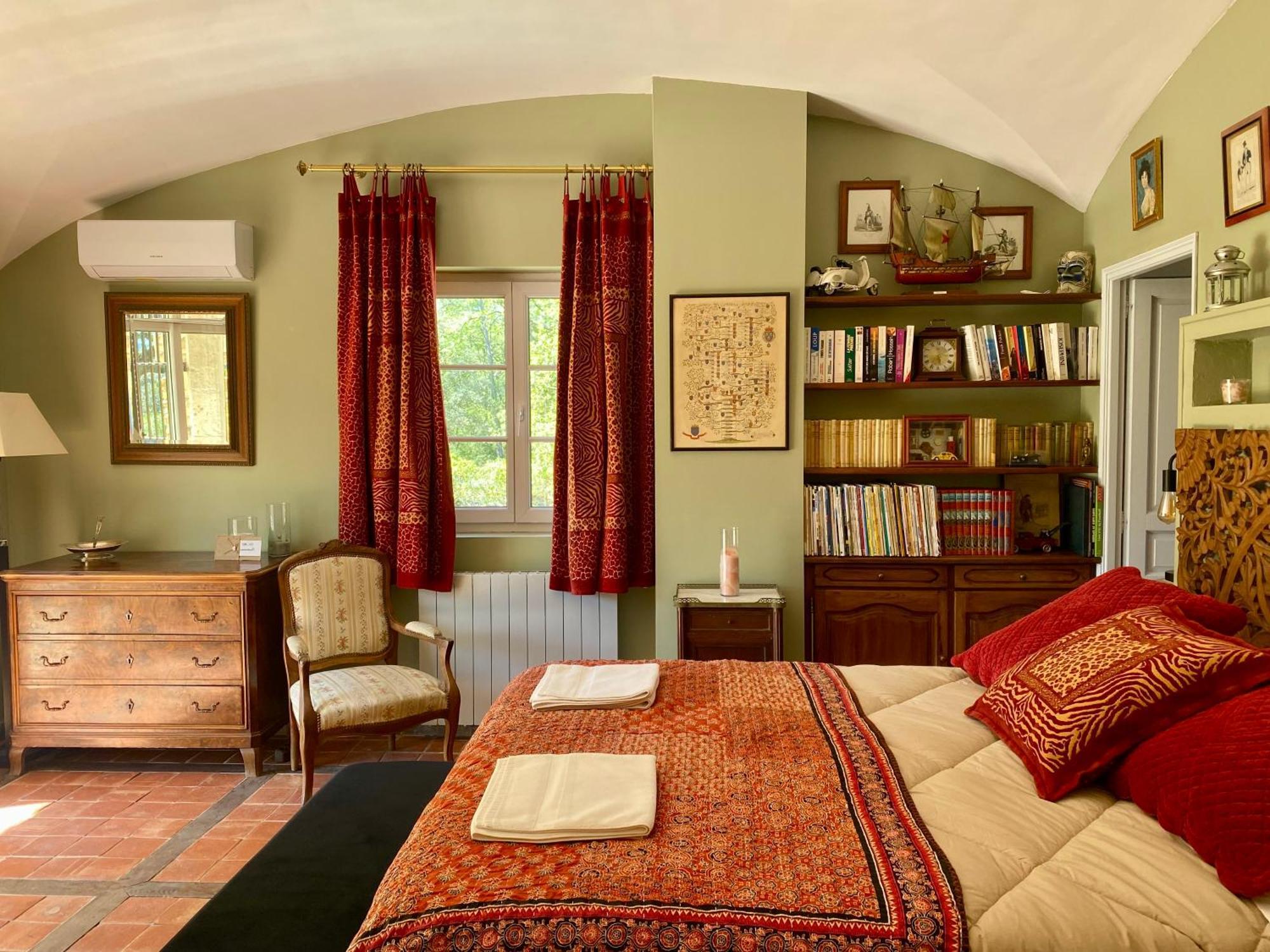 Domaine Du Commandeur Bed & Breakfast Mondragon Екстериор снимка