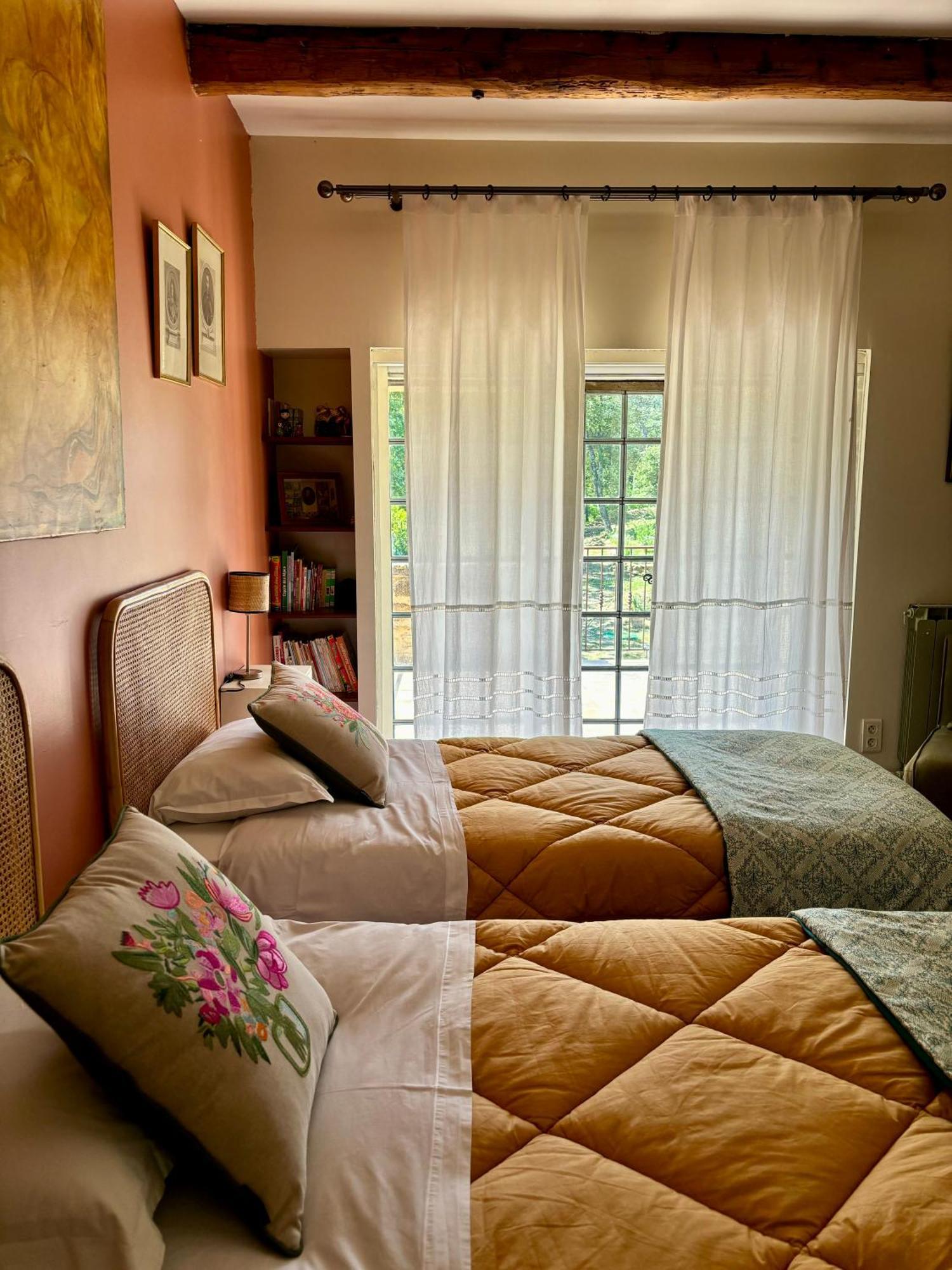 Domaine Du Commandeur Bed & Breakfast Mondragon Екстериор снимка