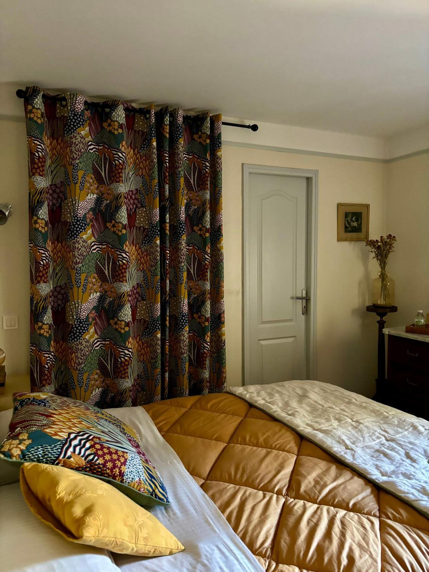 Domaine Du Commandeur Bed & Breakfast Mondragon Екстериор снимка