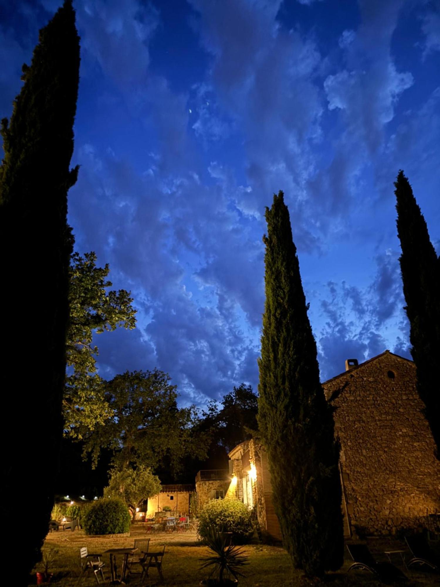 Domaine Du Commandeur Bed & Breakfast Mondragon Екстериор снимка