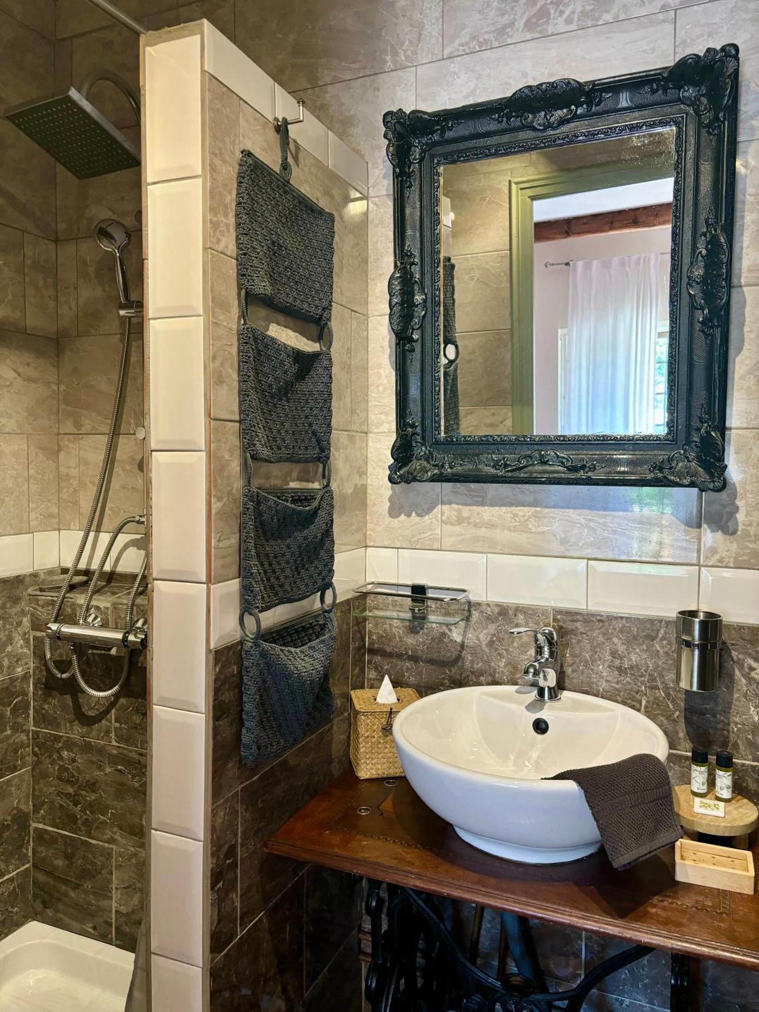 Domaine Du Commandeur Bed & Breakfast Mondragon Екстериор снимка
