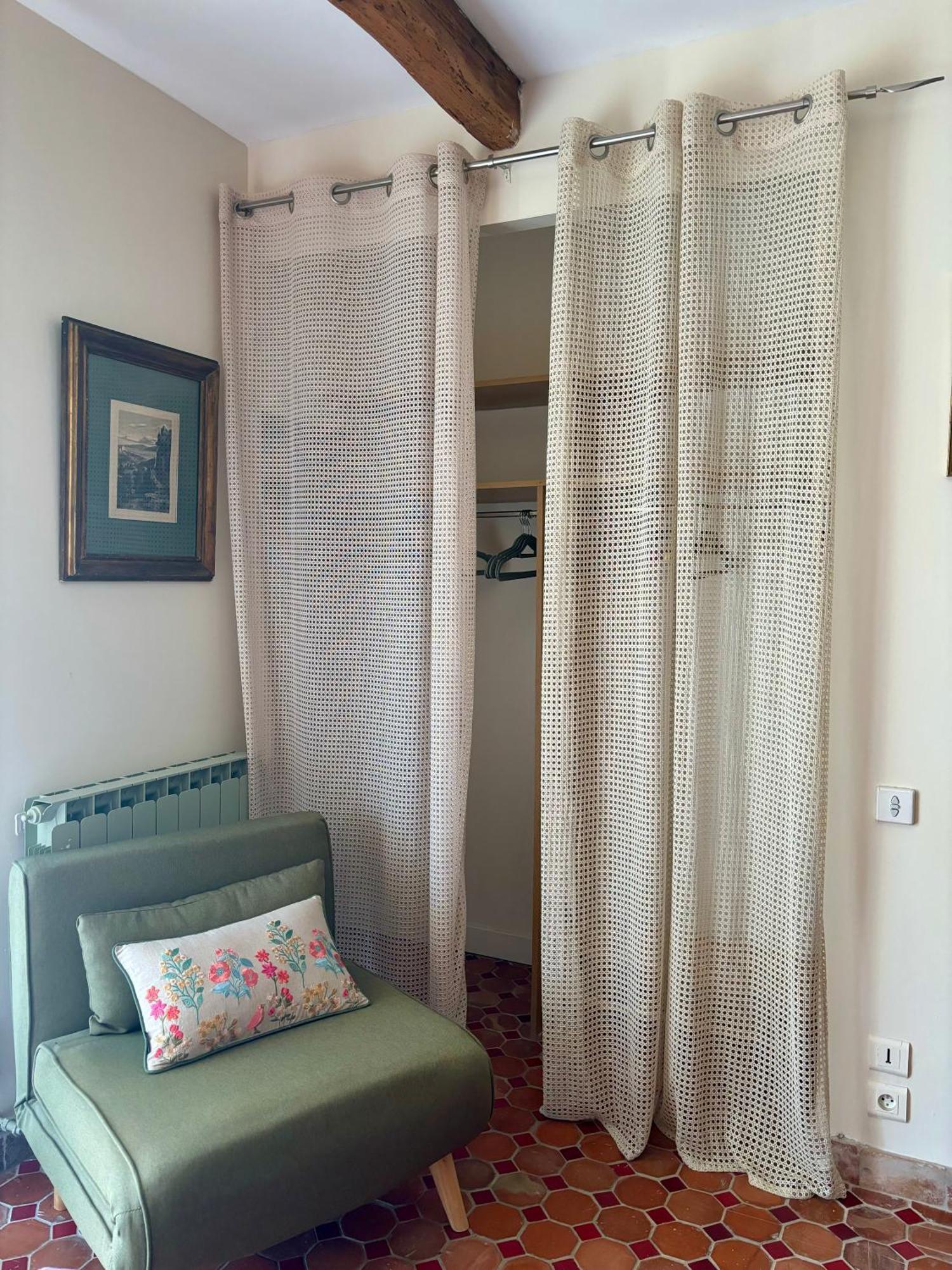 Domaine Du Commandeur Bed & Breakfast Mondragon Екстериор снимка