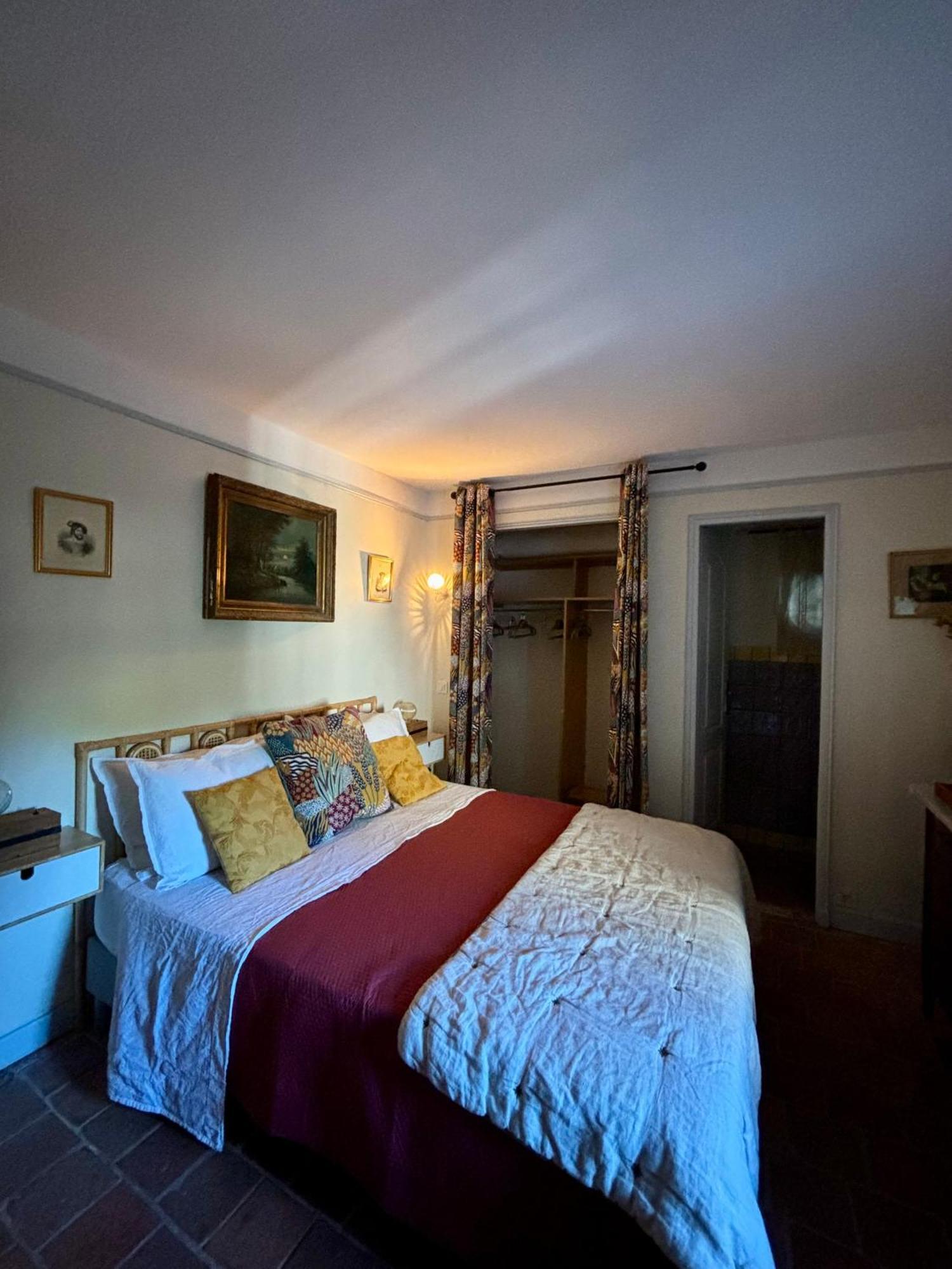 Domaine Du Commandeur Bed & Breakfast Mondragon Екстериор снимка